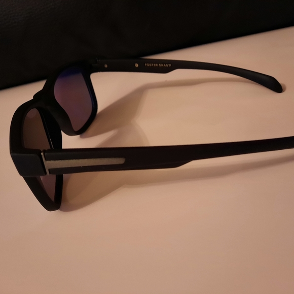 FOSTER GRANT SUN GLASSES $40 - Picture 2 of 4